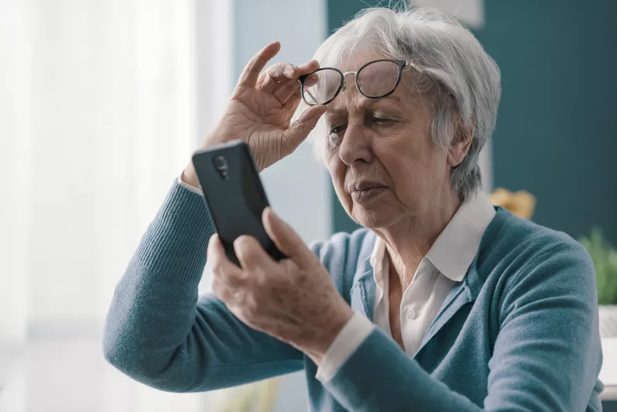 La dégénérescence maculaire liée à l’âge (DMLA) est la première cause de handicap visuel chez les personnes de plus de 50 ans. © Adobe Stock